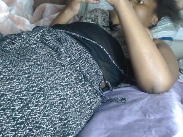 Curvy-maxy9 live cam on BongaCams