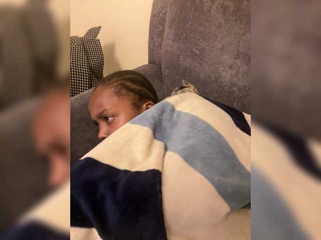 Curvy-maxy9 live cam on BongaCams