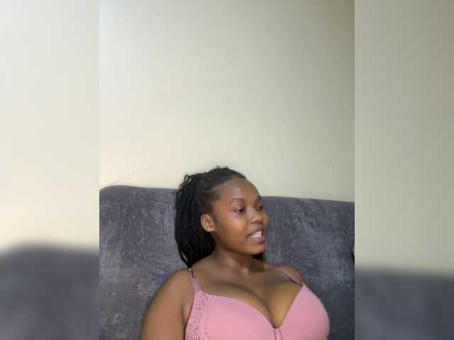 Curvy-maxy9 live cam on BongaCams
