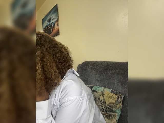 Curvy-maxy9 live cam on BongaCams