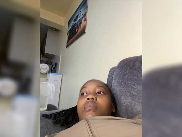 Curvy-maxy9 live cam on BongaCams