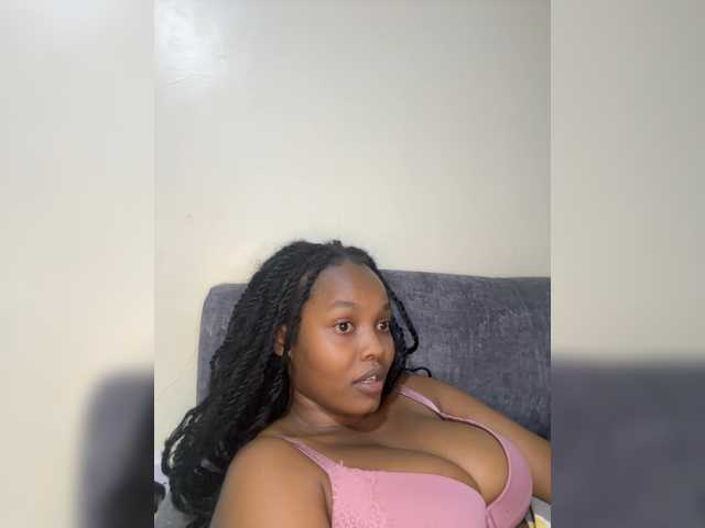 Curvy-maxy9 live cam on BongaCams