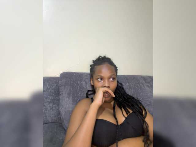 Curvy-maxy9 live cam on BongaCams