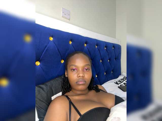 Curvy-maxy9 live cam on BongaCams