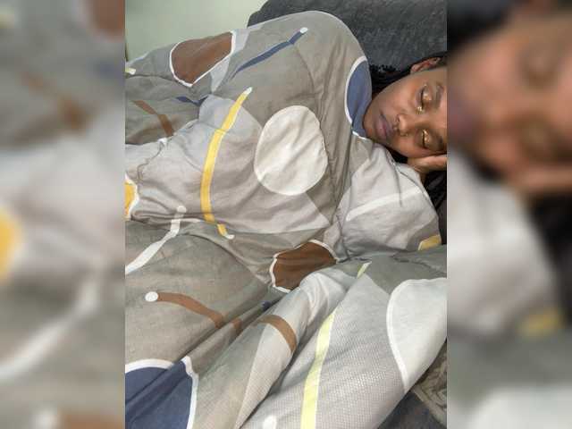 Curvy-maxy9 live cam on BongaCams
