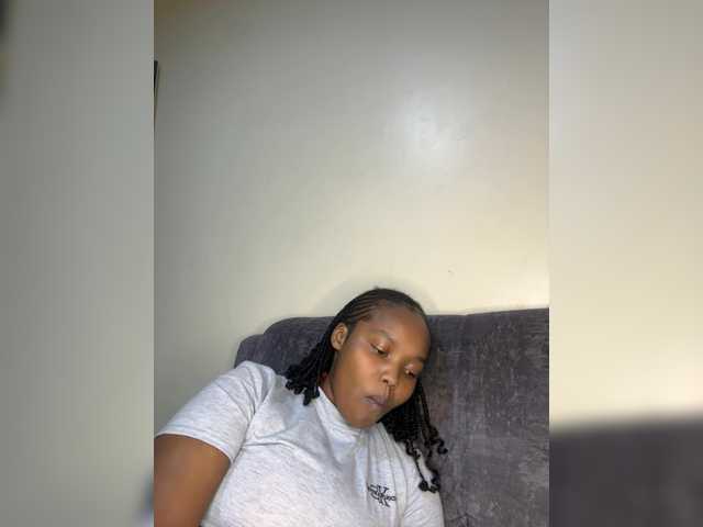 Curvy-maxy9 live cam on BongaCams