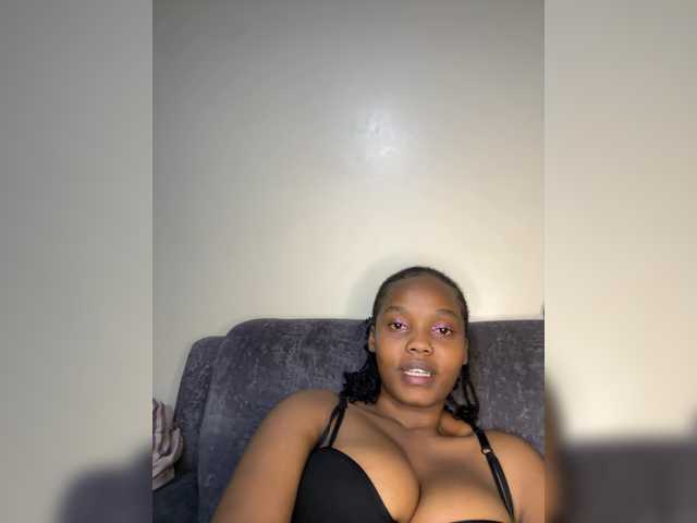 Curvy-maxy9 live cam on UnifiedCams