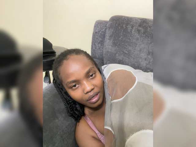 Curvy-maxy9 live cam on BongaCams