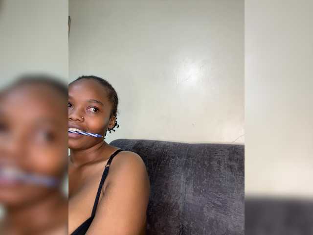 Curvy-maxy9 live cam on BongaCams