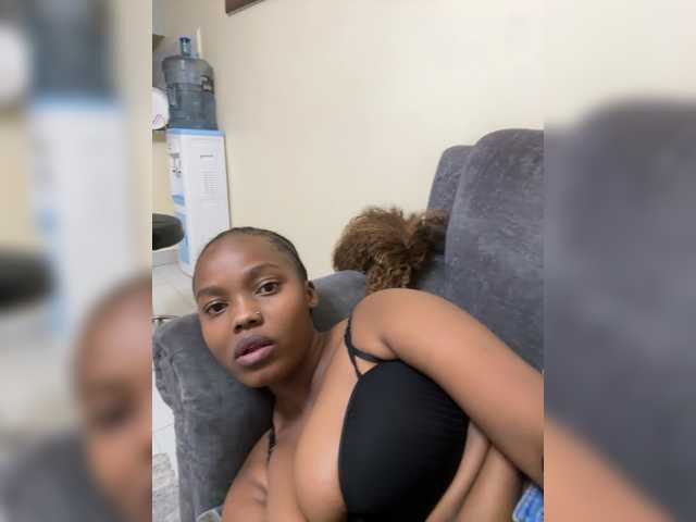 Curvy-maxy9 live cam on BongaCams