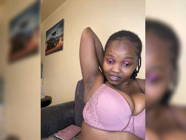 Curvy-maxy9 live cam on BongaCams