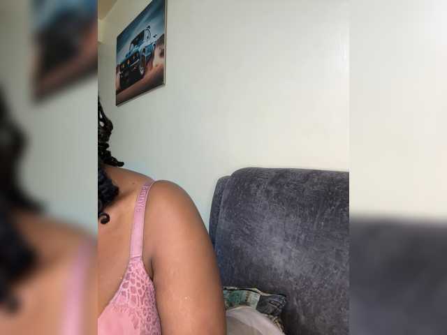 Curvy-maxy9 live cam on BongaCams