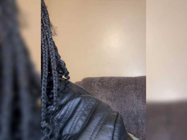 Curvy-maxy9 live cam on BongaCams