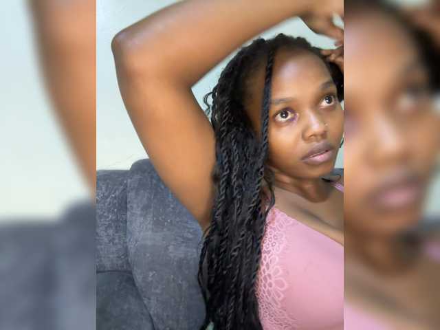 Curvy-maxy9 live cam on BongaCams