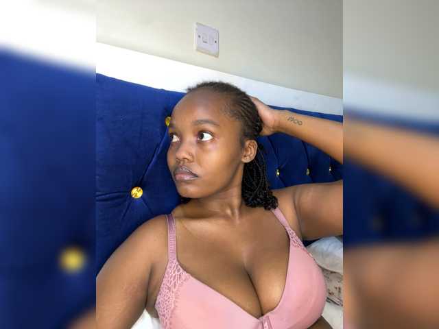 Curvy-maxy9 live cam on BongaCams