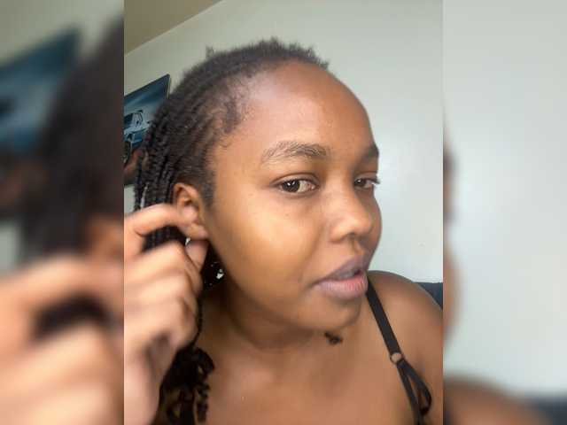 Curvy-maxy9 live cam on BongaCams