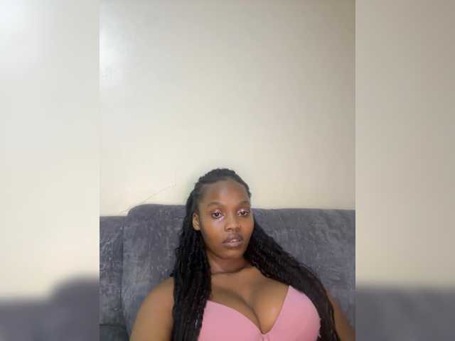 Curvy-maxy9 live cam on BongaCams