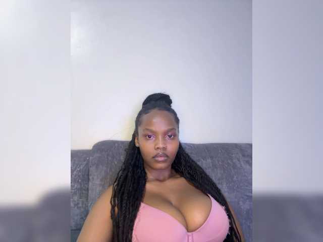 Curvy-maxy9 live cam on BongaCams