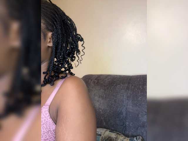 Curvy-maxy9 live cam on BongaCams