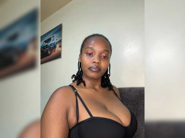 Curvy-maxy9 live cam on BongaCams