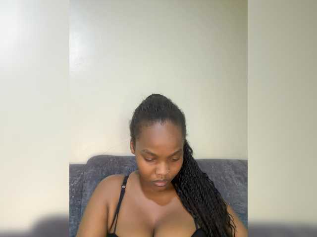 Curvy-maxy9 live cam on BongaCams
