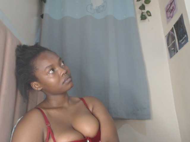 Curvy-maxy9 live cam on BongaCams