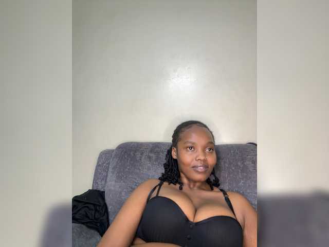 Curvy-maxy9 live webcam show