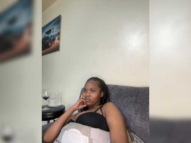 Curvy-maxy9 live cam on BongaCams