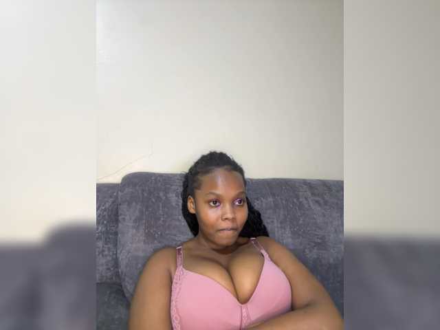 Curvy-maxy9 live cam on BongaCams