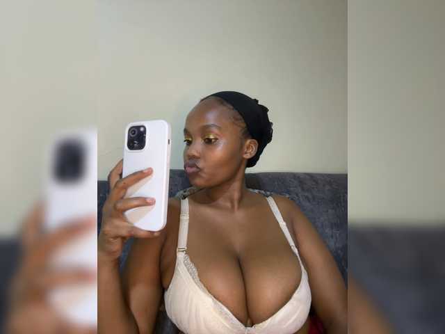 Curvy-maxy9