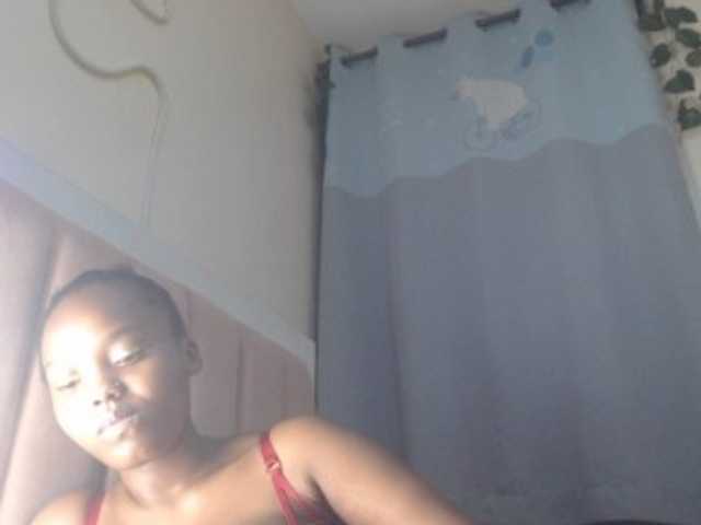 Curvy-maxy9 live cam on BongaCams