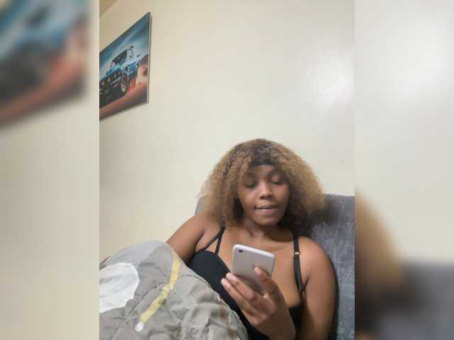 Curvy-maxy9 live cam on BongaCams