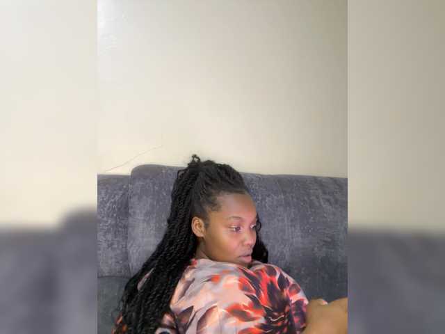 Curvy-maxy9 live cam on BongaCams