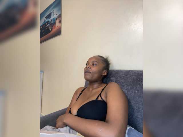 Curvy-maxy9 live cam on BongaCams