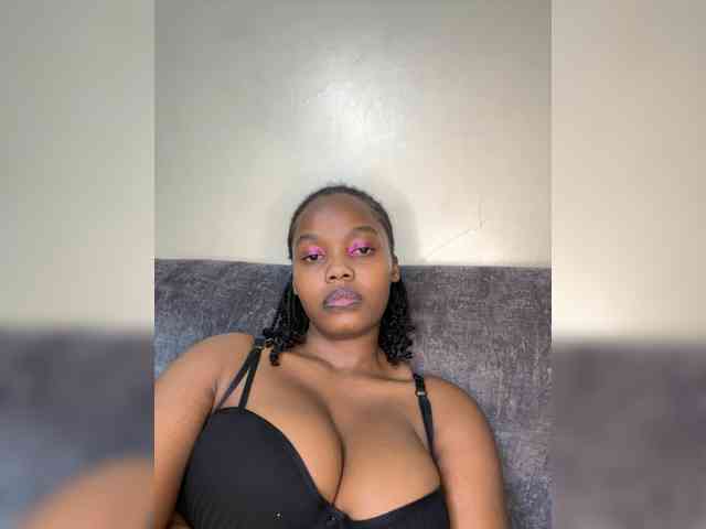 Curvy-maxy9