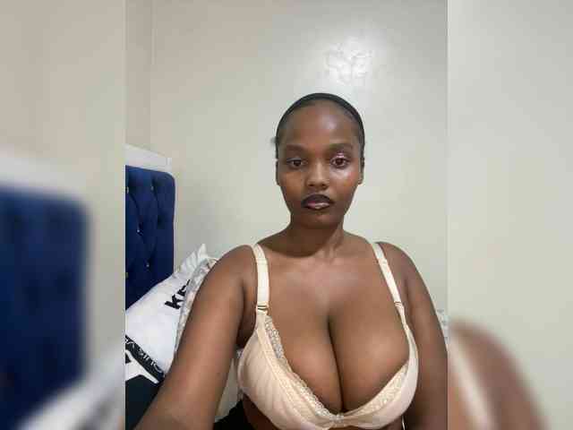 Live stream of Curvy-maxy9