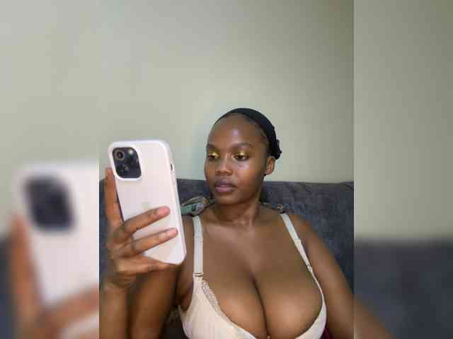 Modella: Busty-Princess1