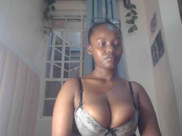 Modella: Busty-Princess1