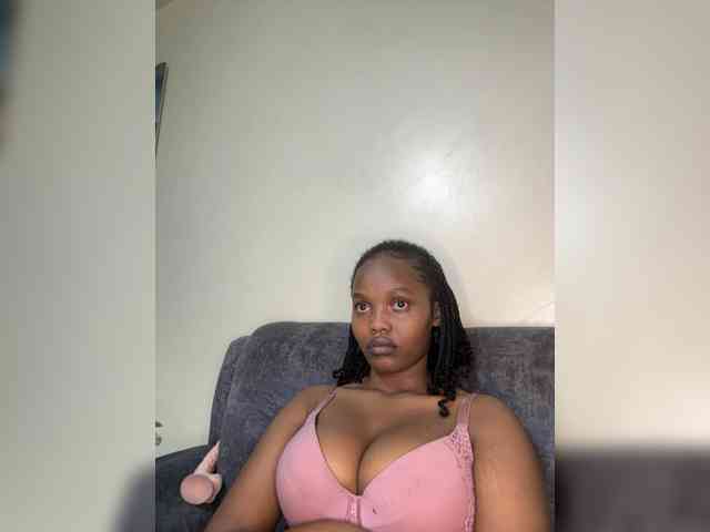 Curvy-maxy9 Live Webcam on BongaCams