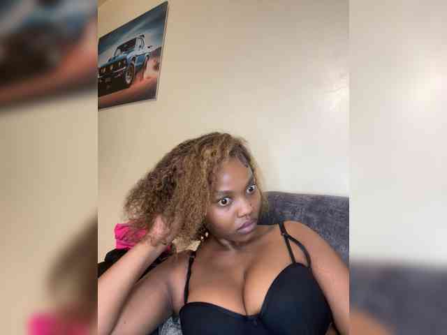 Curvy-maxy9