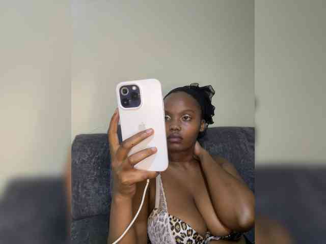 Modella: Busty-Princess1