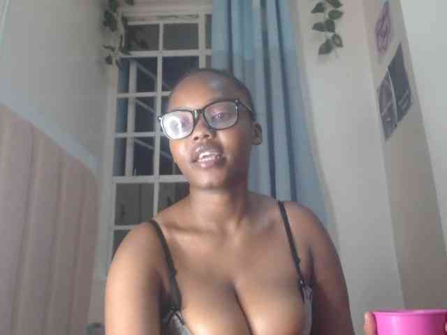 Modella: Busty-Princess1