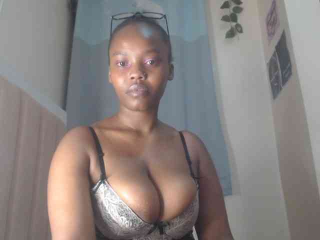 Modella: Busty-Princess1