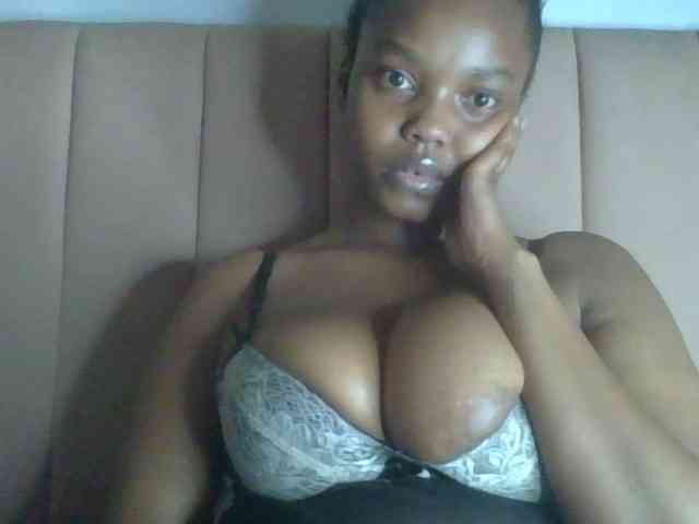 Modella: Busty-Princess1