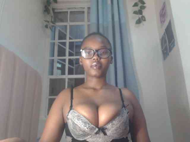 Modella: Busty-Princess1