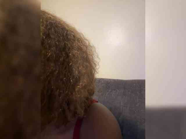 Curvy-maxy9