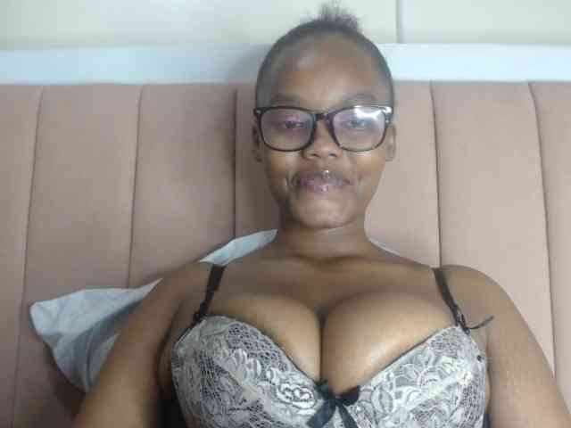 Busty-princess1