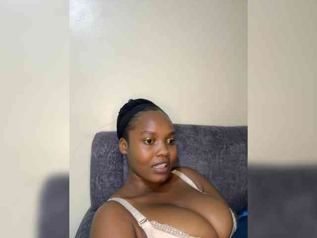 Curvy-maxy9 webcam