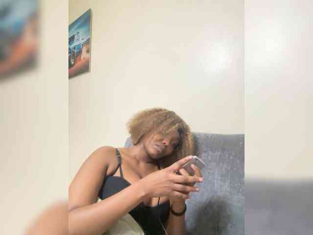 Curvy-maxy9 Live Webcam on BongaCams