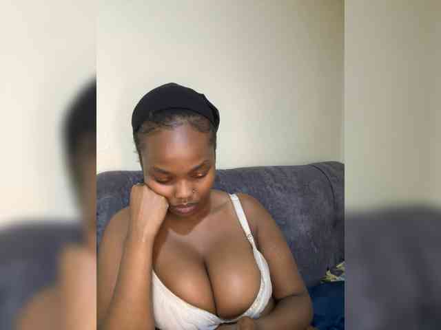 Busty-Princess1